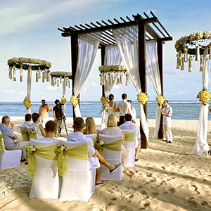 Свадебная церемония в Часовне PURI TEMPLE HILL Бали
